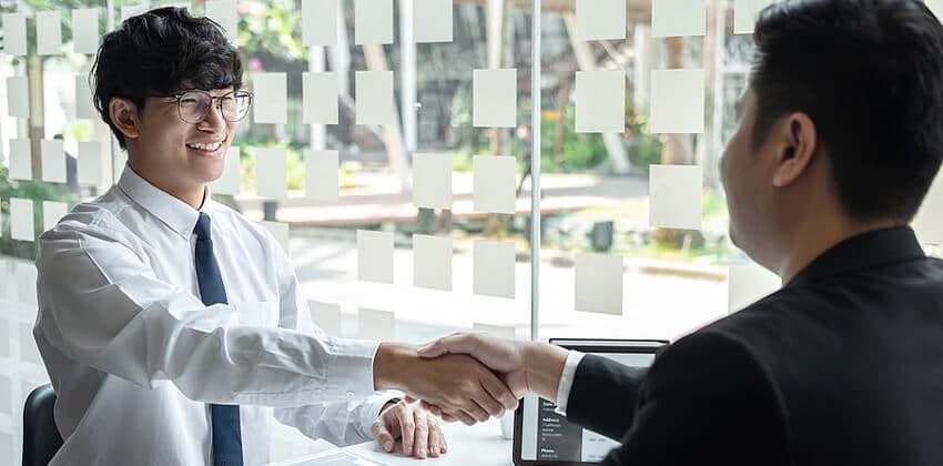 How to Leverage Body Language in Job Interviews